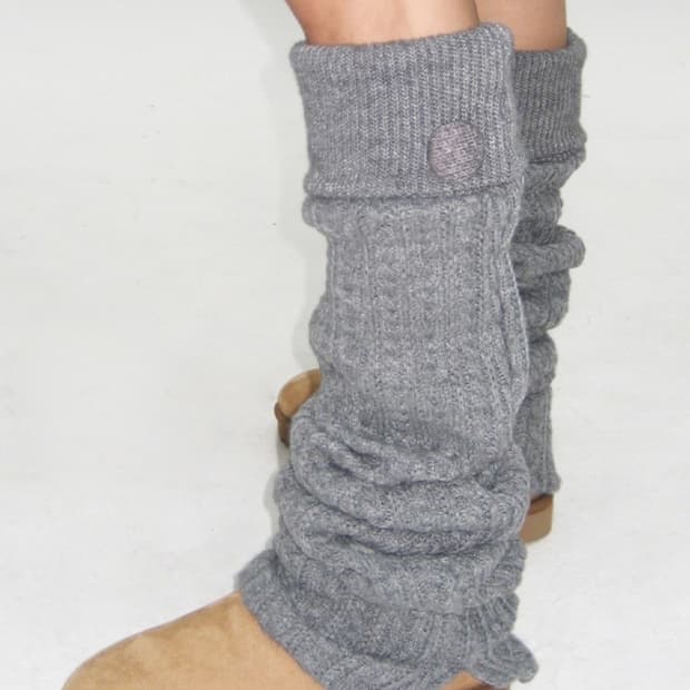 COZY BUTTON LEG WARMER GREY