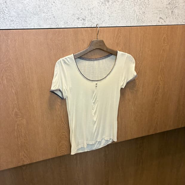 빈티지 반팔 티셔츠 라운드넥 버튼 배색 라인 디테일 베이지 k456 