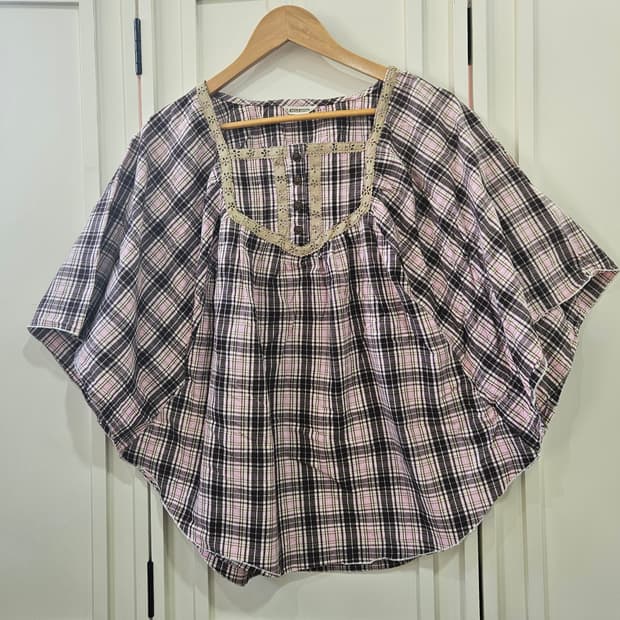 딸기초코 체크 판쵸블라우스