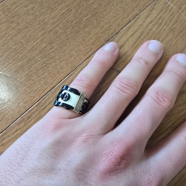 (정품) 펜디 링 벨트 모티프 반지 10호 (명품 여자 남자 악세사리)