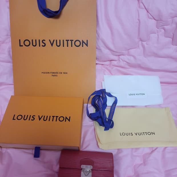 정품)급처미사용새상품!루이비통 에삐 레더 코알라 중지갑 반지갑 선물용월렛