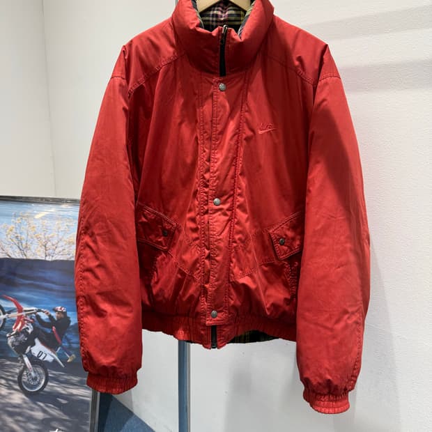 삼나스포츠 나이키 리버서블 패딩