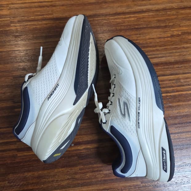 스케쳐스 고워크 디스턴스 러닝화 255