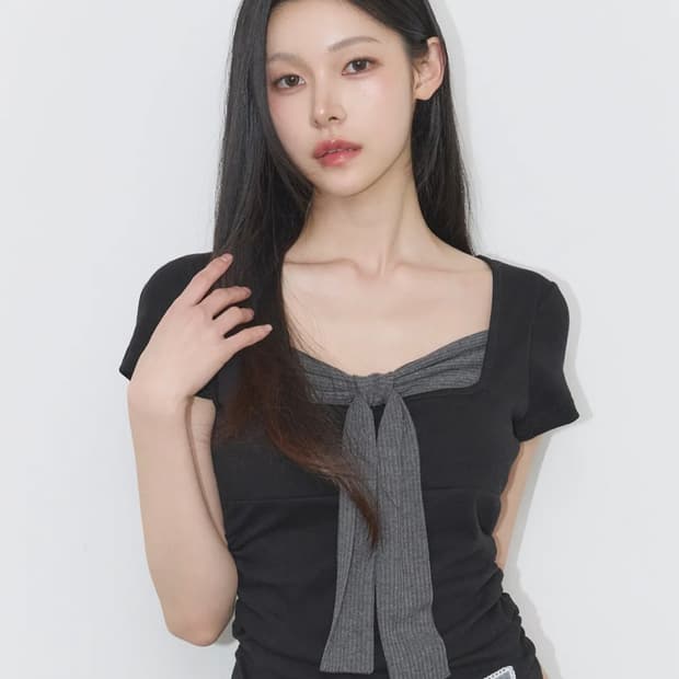 일리고 레이어드 리본 타이 티셔츠 블랙