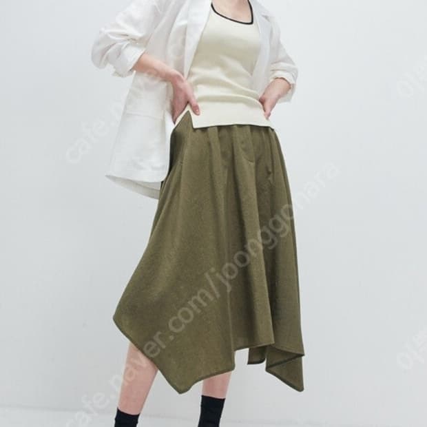 한섬 시스템 2023 언밸런스 헴 백밴딩 스커트 64-94사이즈