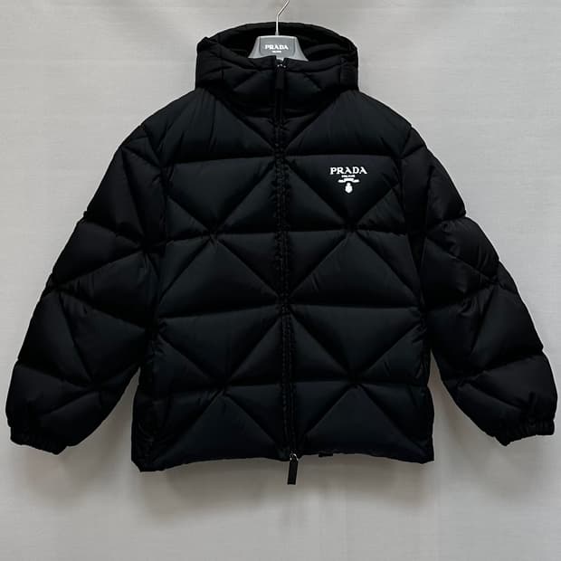 프라다 리나일론 개버딘 크롭 다운 자켓 ( 여성 오버핏 )