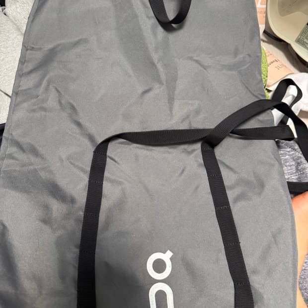 On Running 온러닝 경량 백팩 그레이