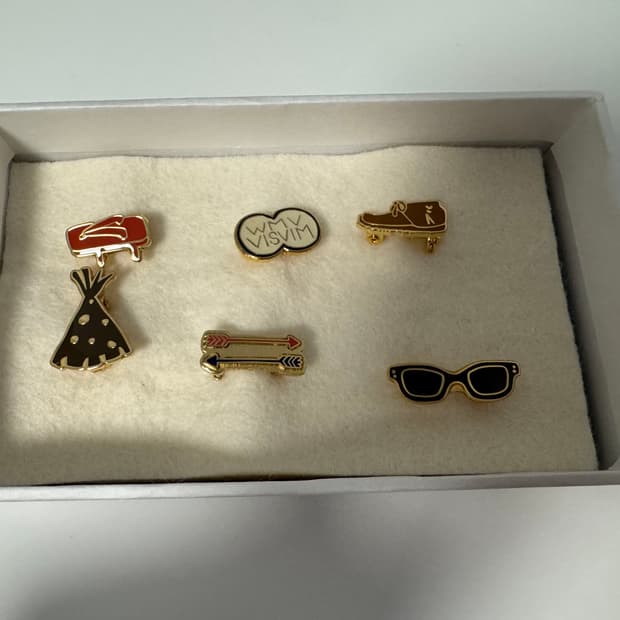 비즈빔 visvim label pin set