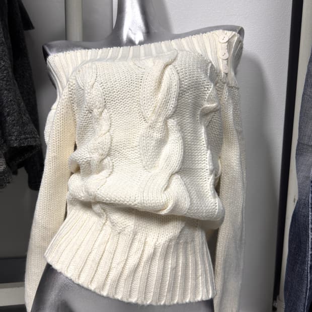 갸루  오프숄더 버튼니트 