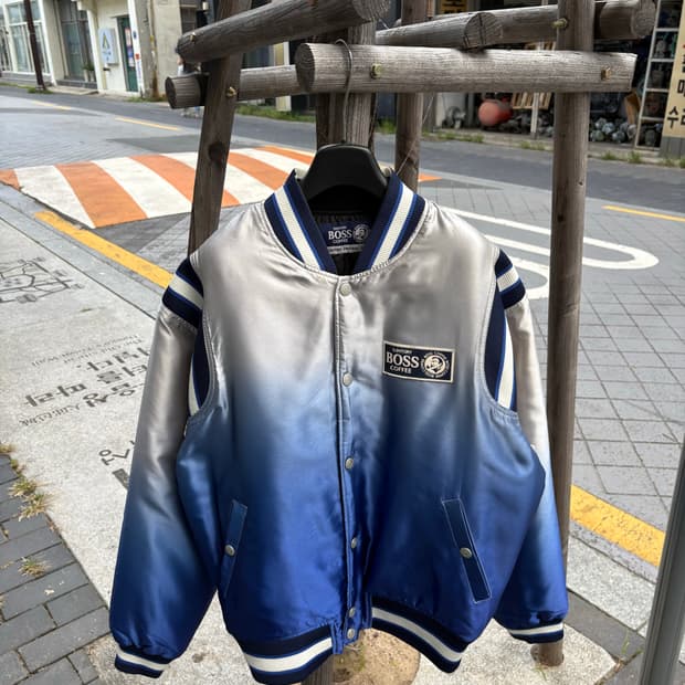 산토리 보스 커피 블루 실버 그라데이션 스타디움 점퍼