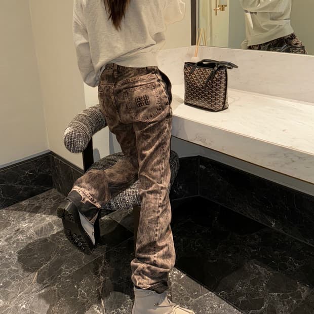 미우미우 마블 이펙트 로고 데님 팬츠