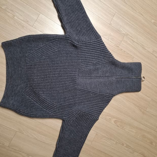 아미 울 터틀넥 니트 L