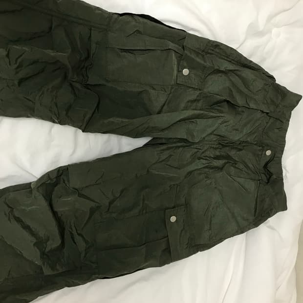 김채원 나일론 카고 팬츠