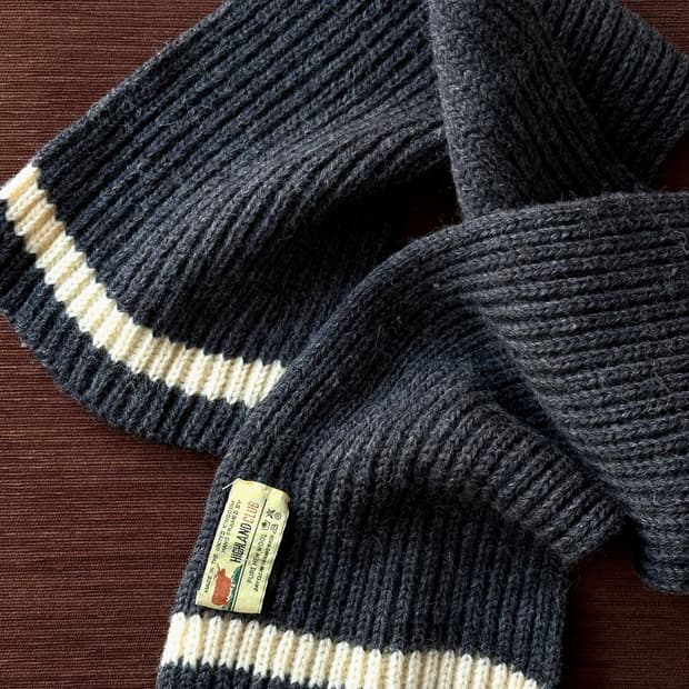 Wide rib wool knit muffler