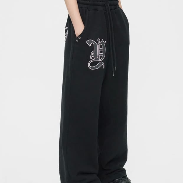 yeel 스웻팬츠-APPLIQUE LOGO SWEATPANTS BLACK
