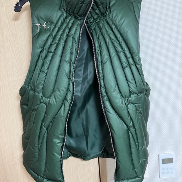 떠그클럽 조끼패딩 판매