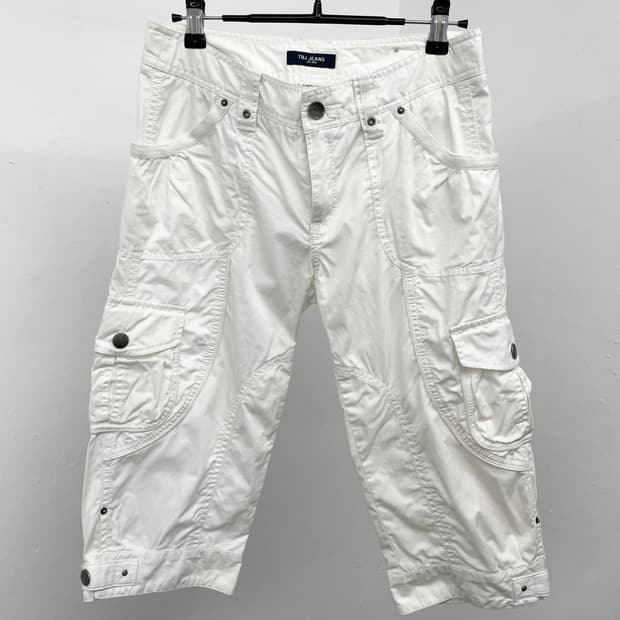 화이트 멀티포켓 카프리 팬츠