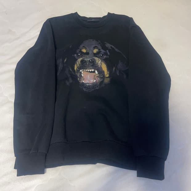 티시 지방시 로트와일러 맨투맨 12FW