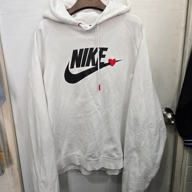 105,XL )) NIKE 나이키 하트 후드티셔츠! 정가 10만원대~