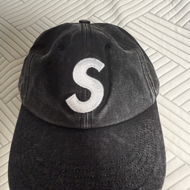 슈프림 피그먼트 S 로고 