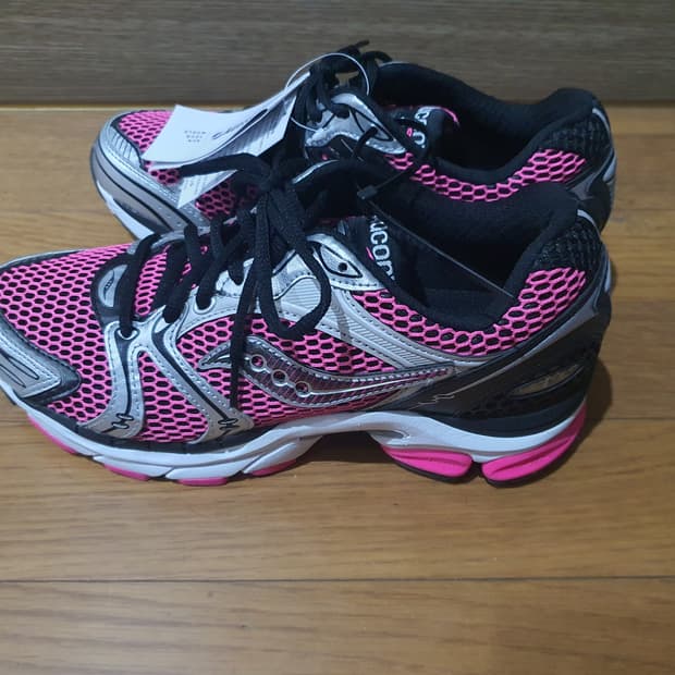 새상품 써코니 프로 핑크 250사이즈