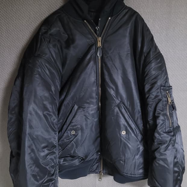 발렌시아가 봄버자켓