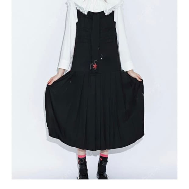 럭키슈에뜨 뷔스티에 플리츠 원피스