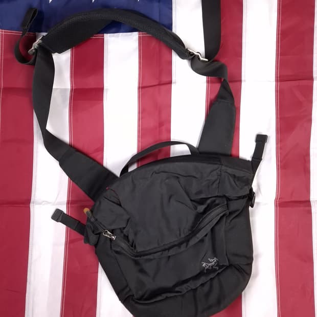 오리지날 아크테릭스 미스트랄 16 크로스백