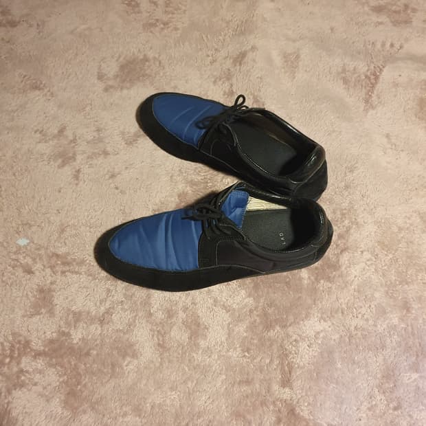 Lad musician plat shoes