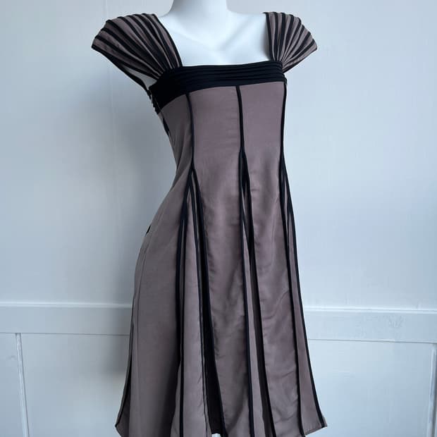 BLEU LAGON 입체 플리츠 원피스