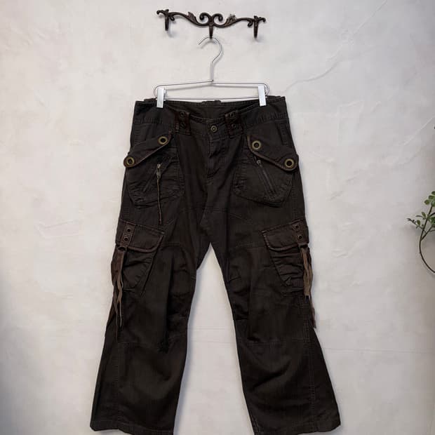 Dark brown eyelet multi pocket 카고팬츠