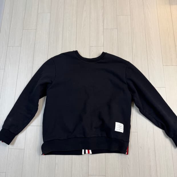 톰브라운 네이비 백삼선 4사이즈 맨투맨