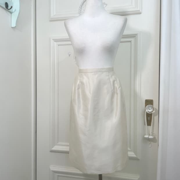 white satin basic midi skirt(size-9)
