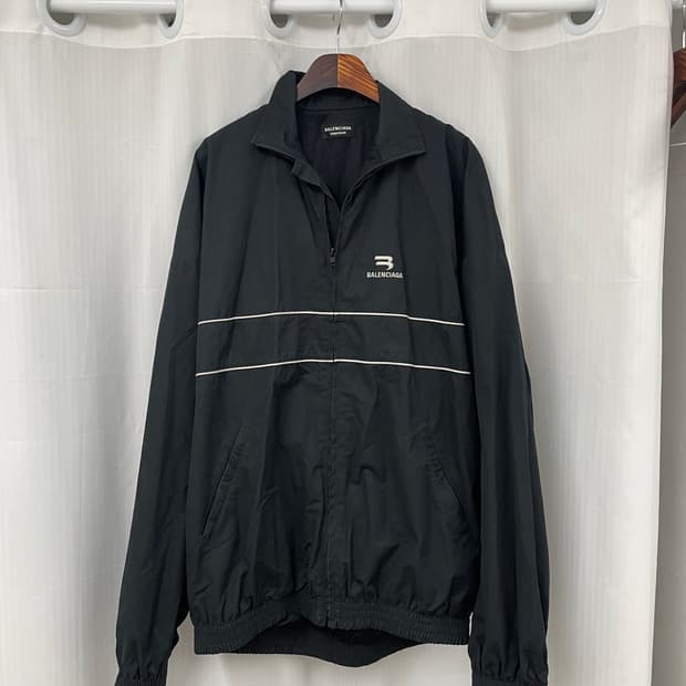 발렌시아가 트랙자켓 바람막이 44사이즈