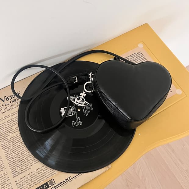 비비안웨스트우드 조안나 하트 크로스백