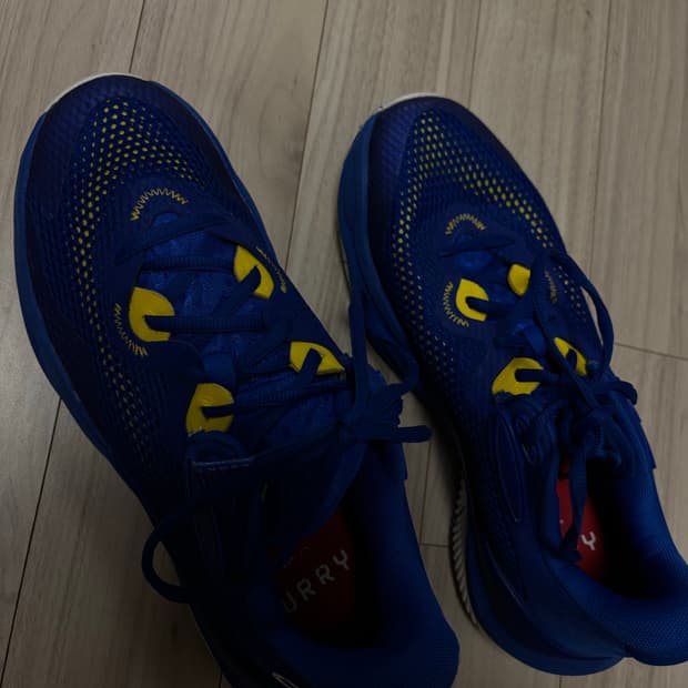 언더아마 커리농구화 판매합니다(상태sss급)