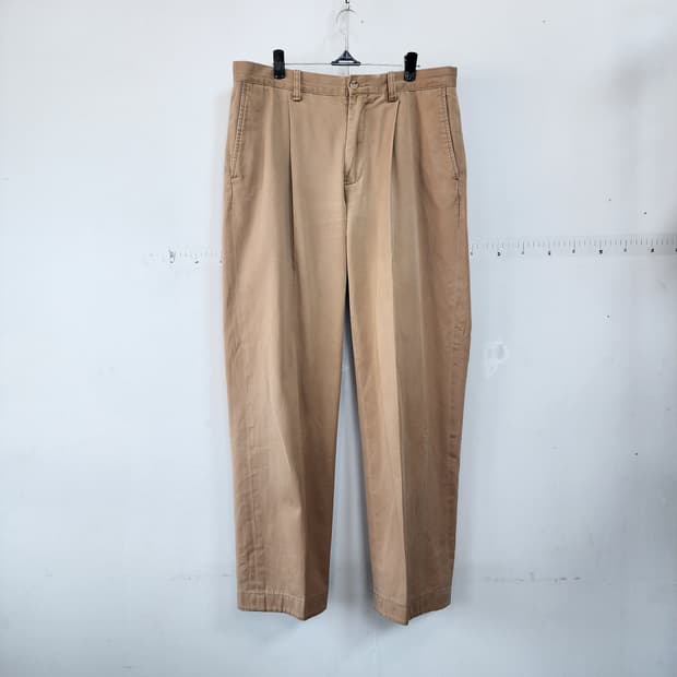 폴로 베이지색 주름 면바지