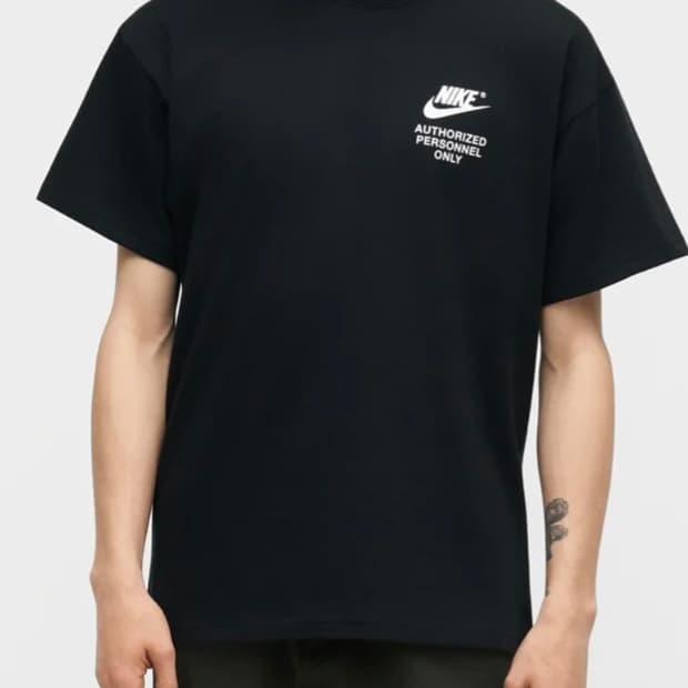 나이키 NSW Authorized Personnel 반팔티