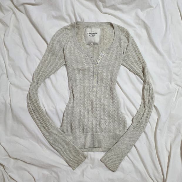 아베크롬비 핀터레스트 오트밀 브이넥 유넥 딱붙 니트 y2k 오네갸루