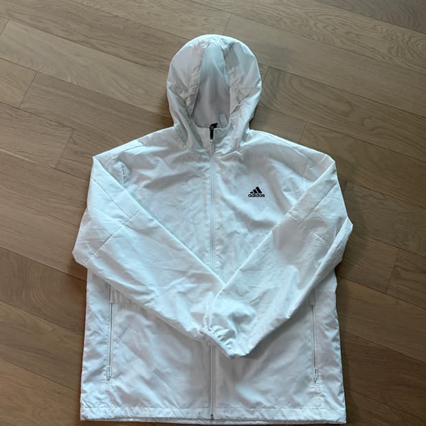 아디다스 화이트 바람막이 후드집업