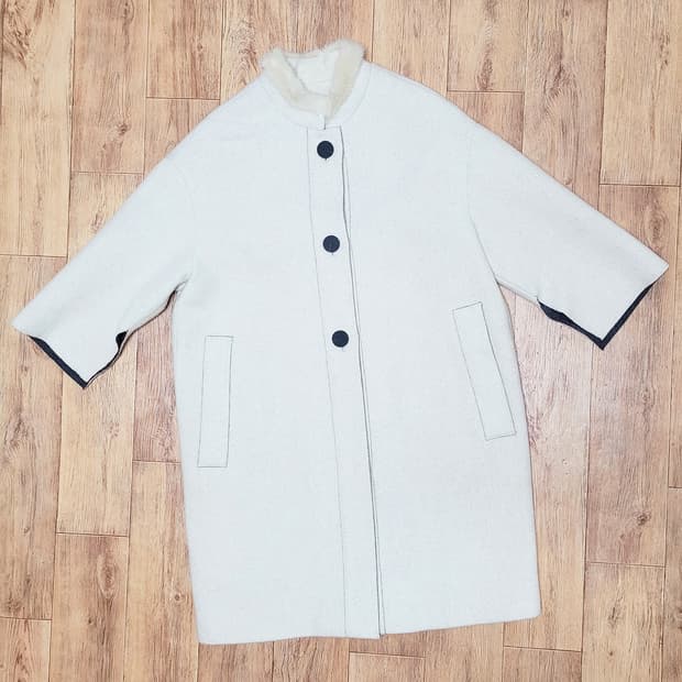 발렌시아(VALENCIA) 밍크넥 포인트 울코트 55-66 새상품