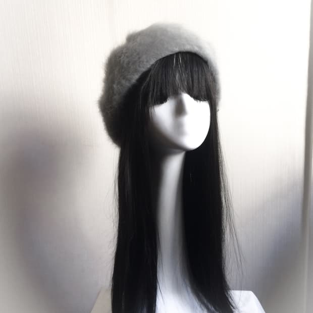  Fluffy beret