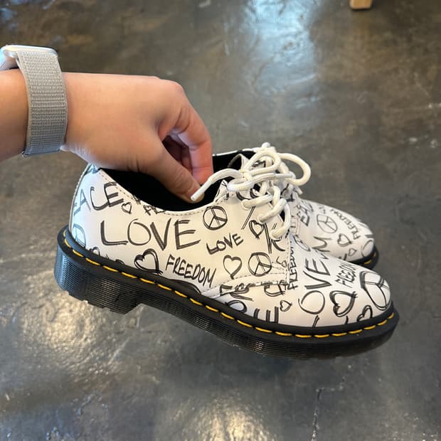 닥터마틴 1461 3홀 그래피티 235