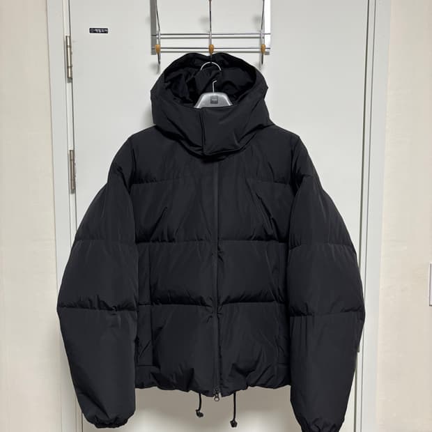 [4] 해칭룸 Hooded Down Puffer / Black