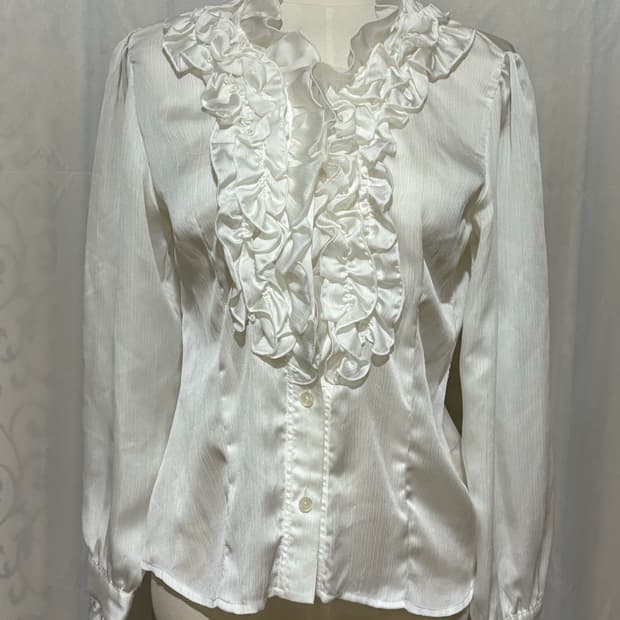 theoria 새틴 프릴 블라우스