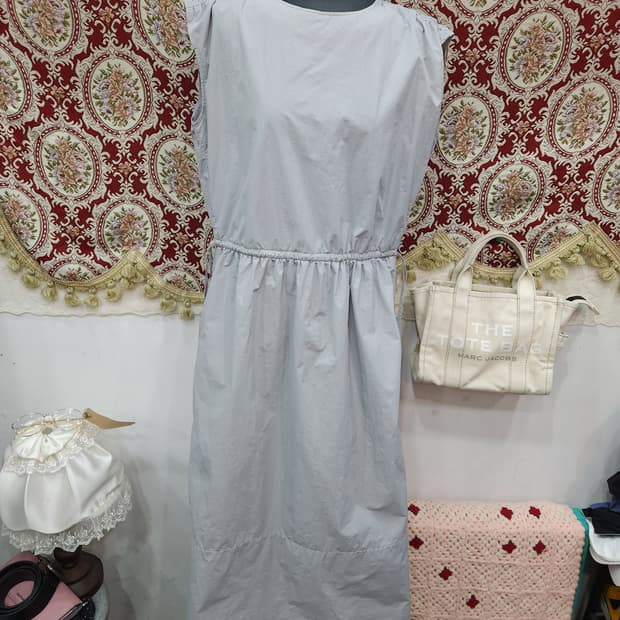 유니클로 C 민소매 개더 원피스

