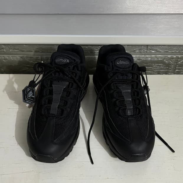 에어맥스95 에센셜 트리플 블랙 265사이즈