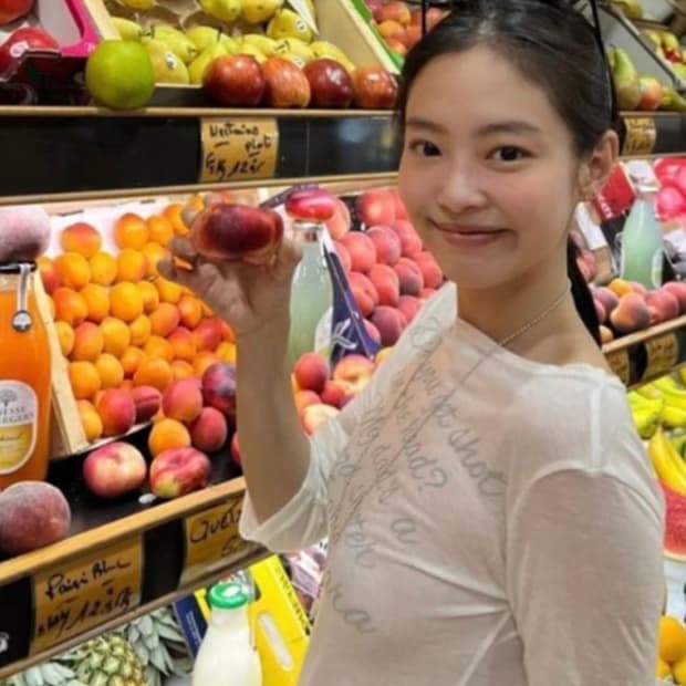 길리아카이브 제니 티셔츠