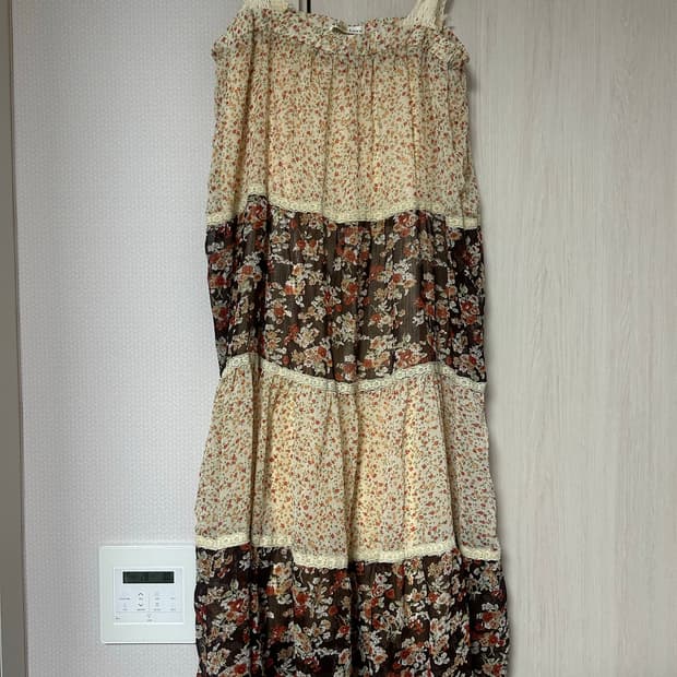 갈색 꽃무늬 빈티지 치마