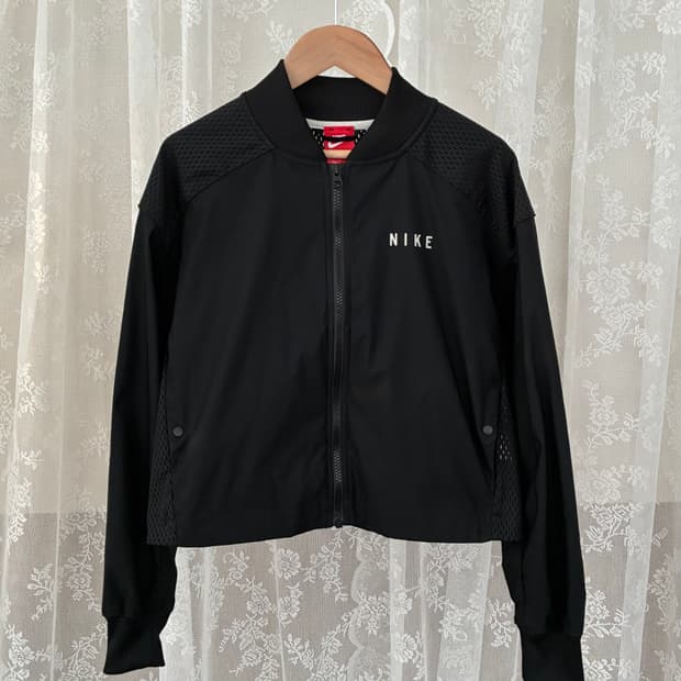 L) 나이키 여성 메쉬 크롭 봄버 자켓 블랙